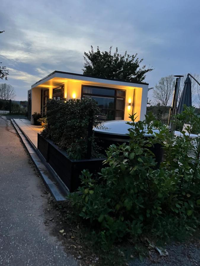 Luxus Chalet Hafenblick Lathum Bagian luar foto
