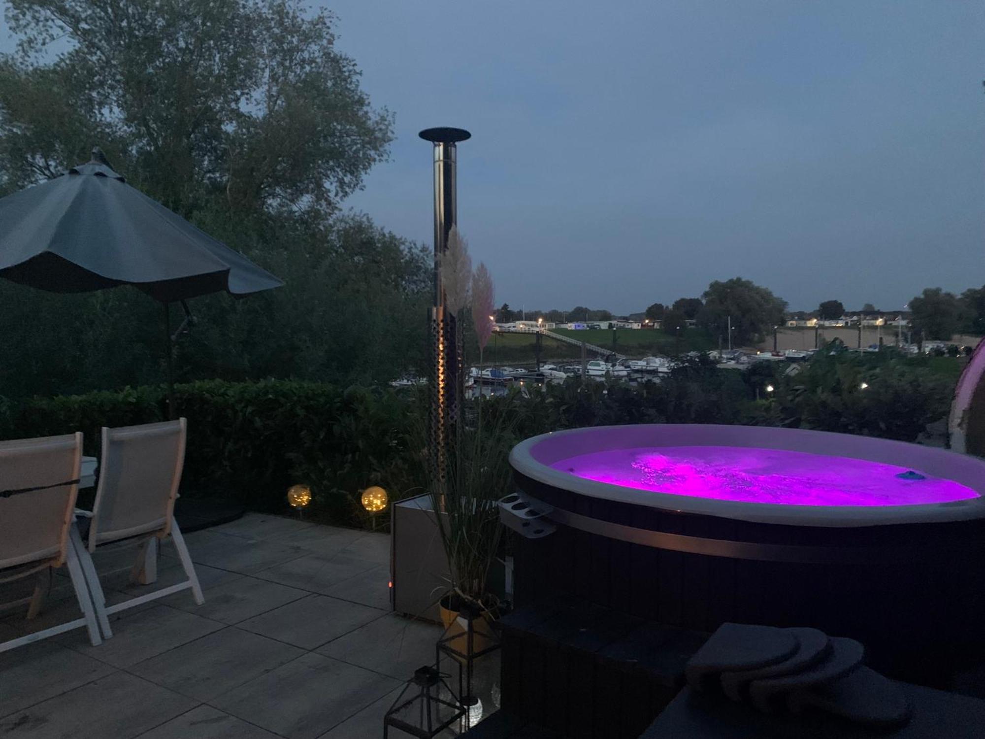 Luxus Chalet Hafenblick Lathum Bagian luar foto