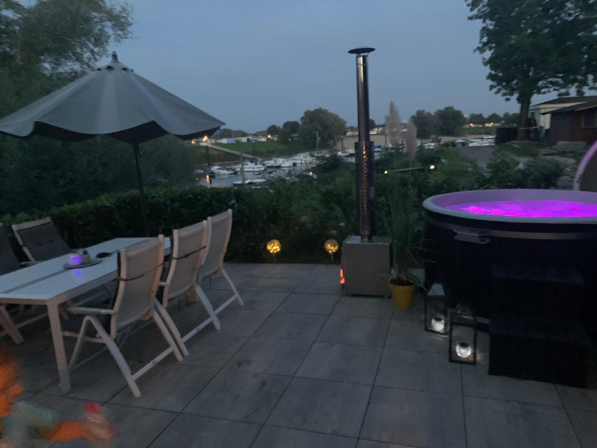 Luxus Chalet Hafenblick Lathum Bagian luar foto
